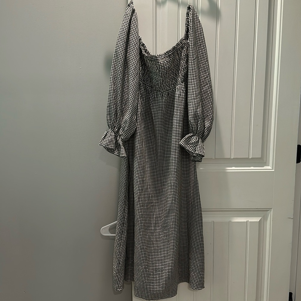 Smocked on/off shoulder midi dress black and white check size medium nwt